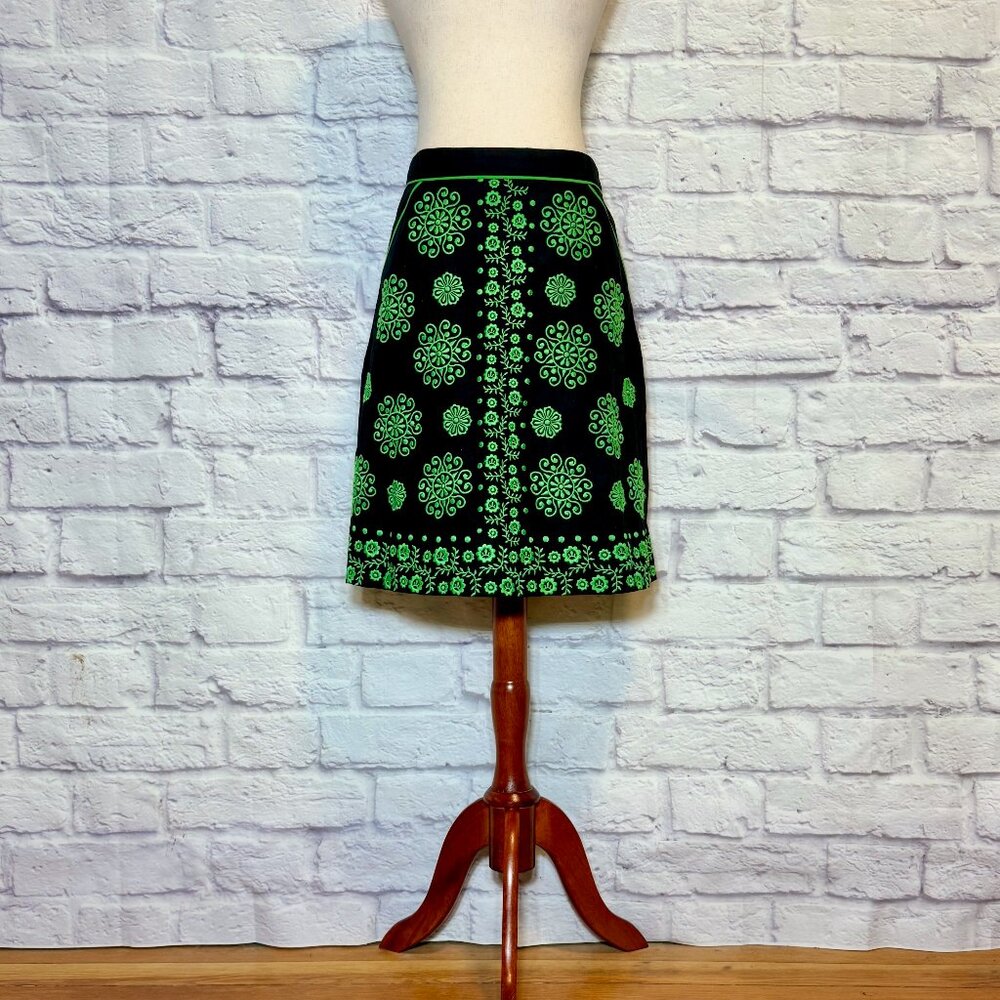 Anthropologie Lithe Cigarro Black & Green Embroidered Floral Knee-Length Skirt